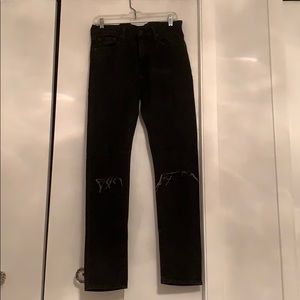 Black distressed Levi’s size 30x32